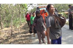 Sragen Dilanda Kekeringan Ratusan Warga Berebut Droping Air Bersih