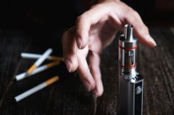 Mengganti Rokok dengan Vape Tak Efektif Bantu Berhenti Merokok