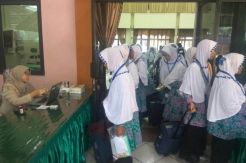 404 Jamaah Calhaj Kloter I Asal Kab Sumedang Tiba di Embarkasi Jabar