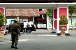 Usai Geledah Kamar Wali Kota Blitar, KPK Tenteng Kunci Brankas