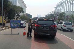 Polisi Usir Ratusan Pengendara dari Jalur Perluasan Ganjil Genap