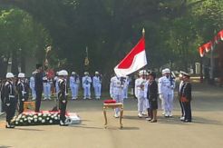 Jokowi Lantik 742 Perwira...
