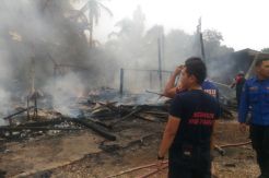 Akibat Korsleting, 3 Toko Ludes Terbakar