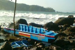 Dihantam Ombak Besar, Kapal Pecah dan Seorang Nelayan Trenggalek Hilang