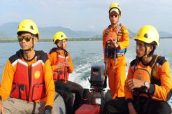 Basarnas Evakuasi 4 Nelayan yang Terjebak di Perairan Karangnganro