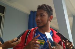 Zola Berharap Persib Izinkan Gabung Persela