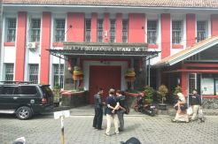 Rentetan Panjang Praktik...