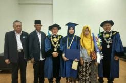 Mantap! Anak Tukang Becak Ini Lulus dari ITB dengan Predikat Cum Laude