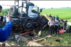 2 Jam Terhimpit, Sopir Truk Tewas Akibat Dihantam Trailer dari Arah Berlawanan