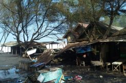 Gelombang Tinggi Terjang Pantai Selatan Bantul, 11 Warung Rusak