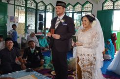 Masuk Islam, Bule Portugal Ini Persunting Gadis Desa