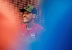 Pensiun dari Timnas, Oezil Cari Pelarian di Singapura