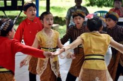 1.320 Seniman Digerakkan...