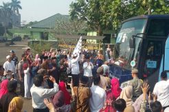 Isak Tangis dan Rasa Khawatir Keluarga Lepas Kloter 1 Calhaj Tangsel