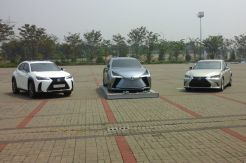 Barisan Mobil Mewah, Temani Sedan Otonom Lexus di GIIAS 2018