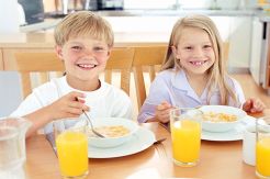 Kebiasaan Sarapan Bisa Bikin Anak Berprestasi di Sekolah