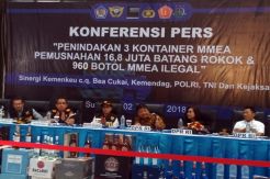 Sri Mulyani Musnahkan 16,8 Juta Batang Rokok dan 960 Botol Miras