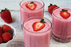 Smoothie Stroberi Bisa untuk Sarapan