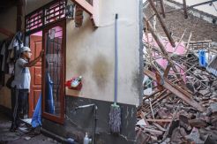 Pos Pengamatan Gunung Agung dan Rinjani Rusak Berat Karena Gempa Lombok