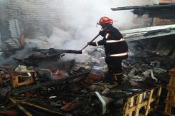 Api Mengamuk di Plered, Gudang Toko Bangungan Ludes Terbakar