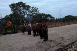 Cara TNI Mengejar Ketertinggalan Pendidikan Lewat TMMD 102 di Kolipadan