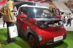 Wuling E100 Beradu Gengsi di Tengah Gempuran Mobil Listrik Jepang