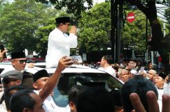 Arak-arakan Meriah Iringi...
