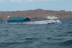 Antar Wisman Snorkeling, Kapal Wisata Tenggelam di Taman Nasional Komodo