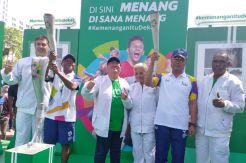 Ribuan Warga Bandung Sambut Obor Asian Games