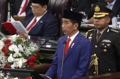 Jokowi Naikkan Uang...
