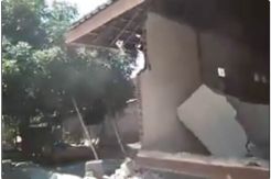 Kembali Diguncang Gempa, Rumah Retak di Lombok Akhirnya Roboh
