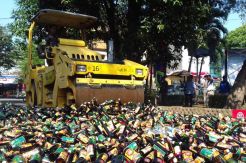 Pemkot Depok Musnahkan 10.108 Botol Miras Hasil Razia Mei-Agustus