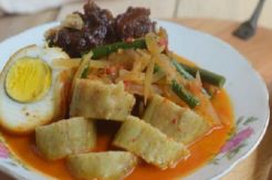 Sajian Istimewa Lontong...