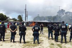Warga Kota Perbatasan Brazil Serang Kamp Migran Venezuela