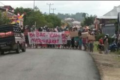 Warga Blokade Jalan, Jalur Kerinci-Merangin Lumpuh