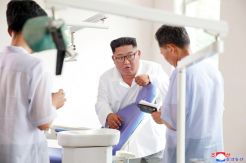 Jong-un Kesal Pabrik Medis Korut Ketinggalan Zaman
