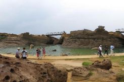 Pesona Batu Karang dari...