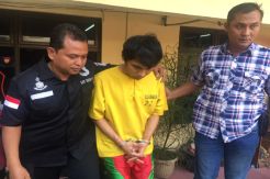 Adrianus Siksa Anak...