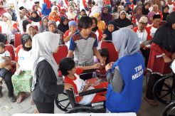 AP II Bagikan Puluhan Kursi Roda ke Penderita Stroke