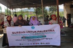 Adara Relief dan Salimah Bagikan Kurban untuk Pengungsi Palestina