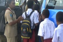 Perjuangan Guru SD di Sorong, Sewa Angkot Agar Siswa Tetap Sekolah