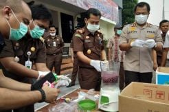 Kejari Bekasi Musnahkan Ratusan Barang Bukti Hasil Kejahatan