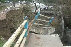 Jembatan Penghubung 2 Desa Terputus, Warga Terancam Gagal Panen