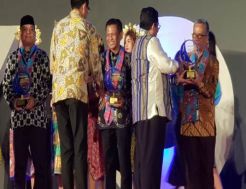 Kreativitas Bupati Jayapura Mathius Awoitauw Berbuah KDI Award