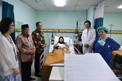 Jokowi Jenguk Istri Said Aqil Siradj di RS Medistra