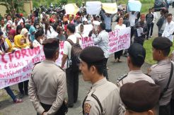 Ratusan Guru Honor di Simalungun Tolak Penurunan Gaji