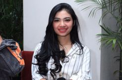 Della Perez Tertantang...