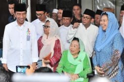 Di Kediaman Istri Gus Dur, Jokowi Sempat Santap Bubur Merah Putih