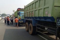 Cerita Warga soal Truk-truk Maut yang Melintas di Tegal Alur