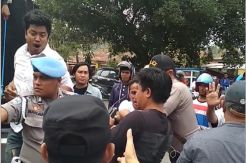 Demo Tuntut Rektor UMB Baubau Mundur Ricuh, Nyaris Adu Jotos